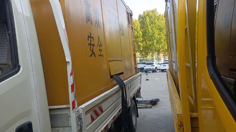 叶县如何判断柴油发电机组和UPS电源的切换时间是否符合要求？